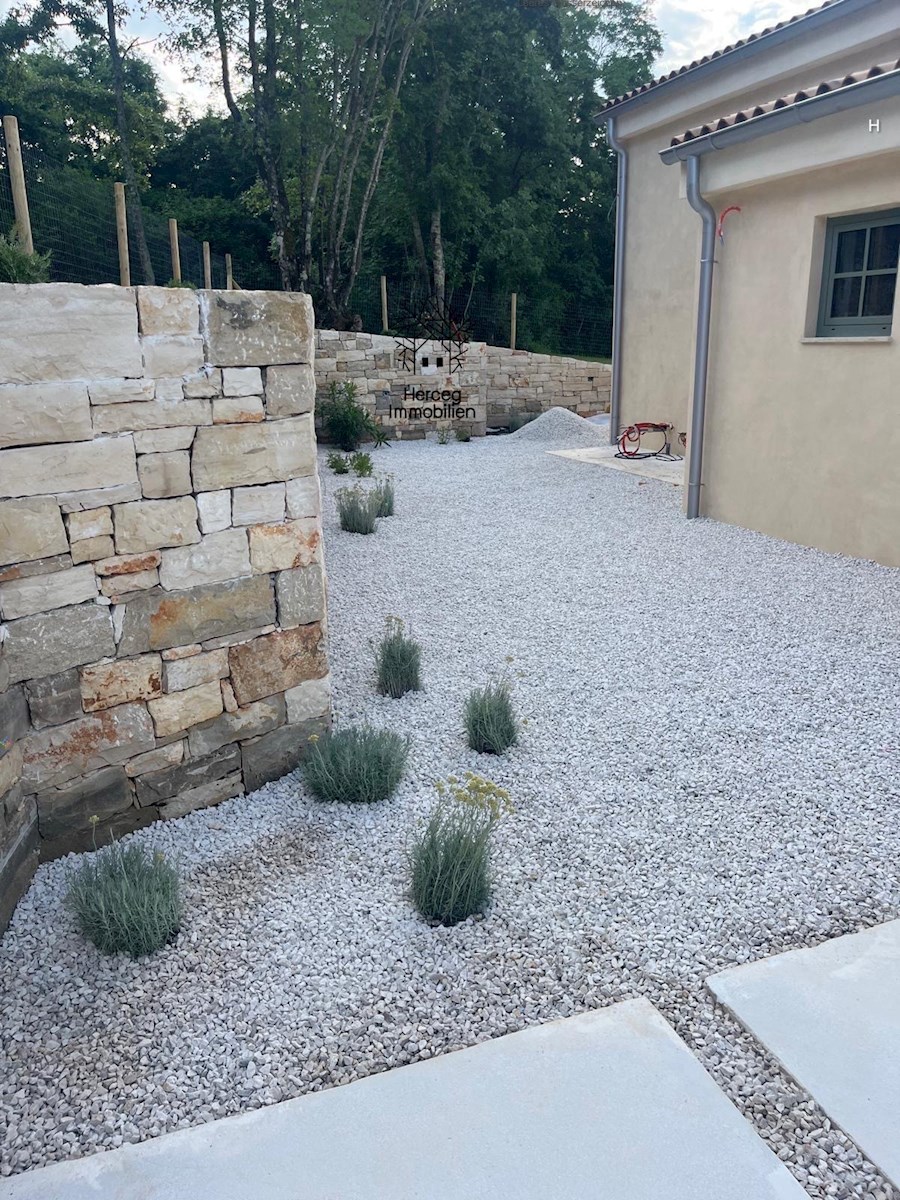 ISTRA, GRAČIŠĆE – Vila v naravi