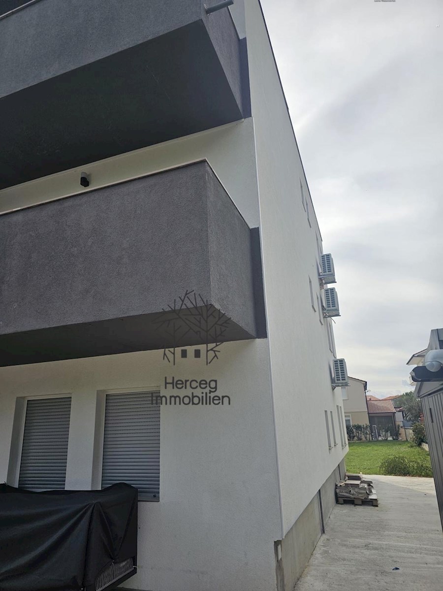 MEDULIN – Stanovanje v pritličju z vrtom