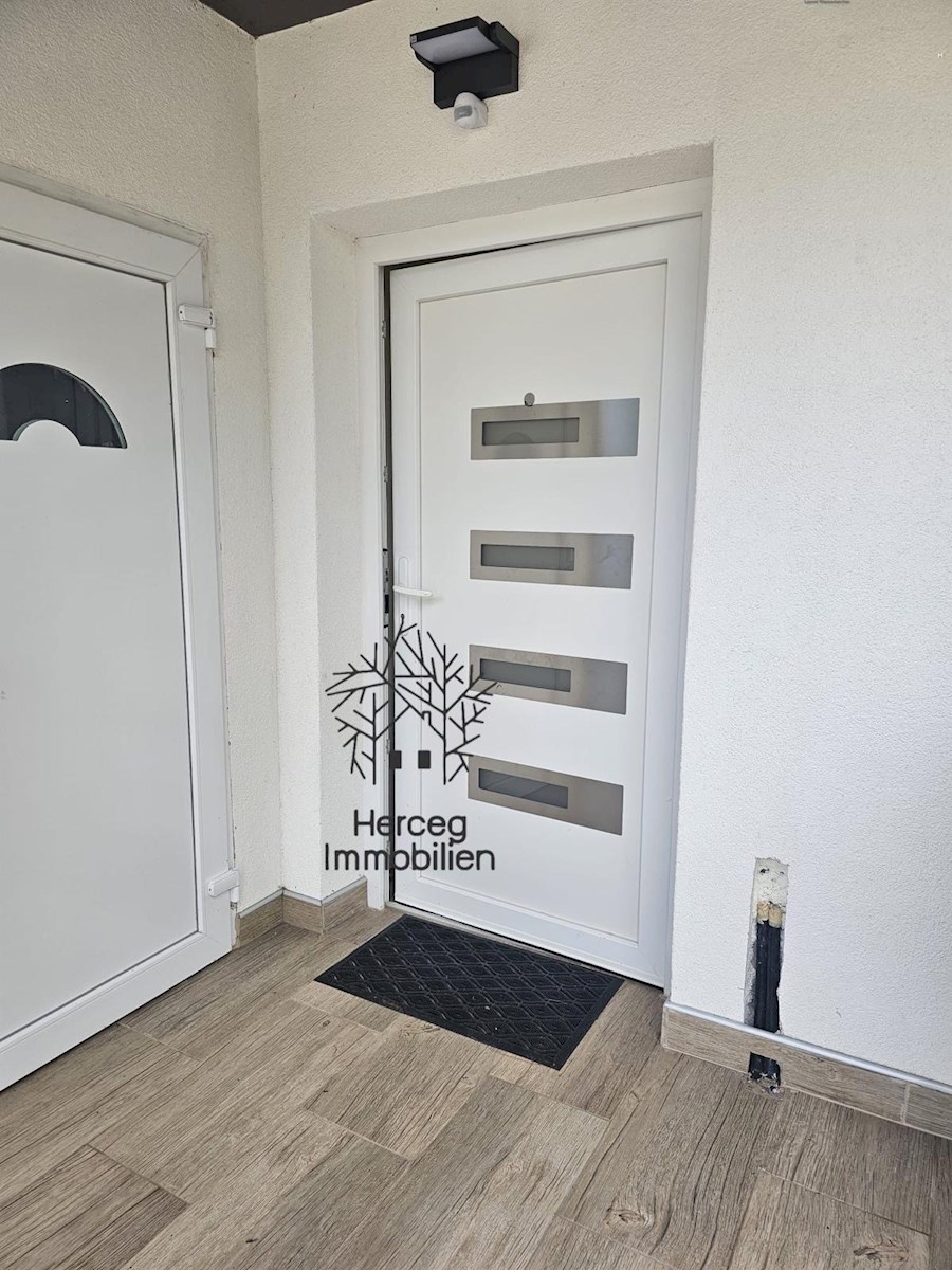 MEDULIN – Stanovanje v pritličju z vrtom