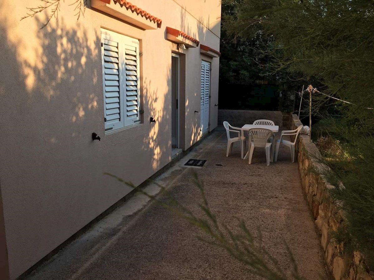 PAG - Hiša s tremi apartmaji 250 m od morja