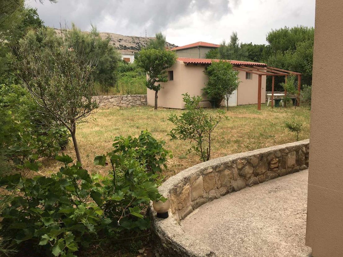 PAG - Hiša s tremi apartmaji 250 m od morja