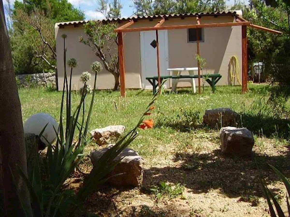 PAG - Hiša s tremi apartmaji 250 m od morja