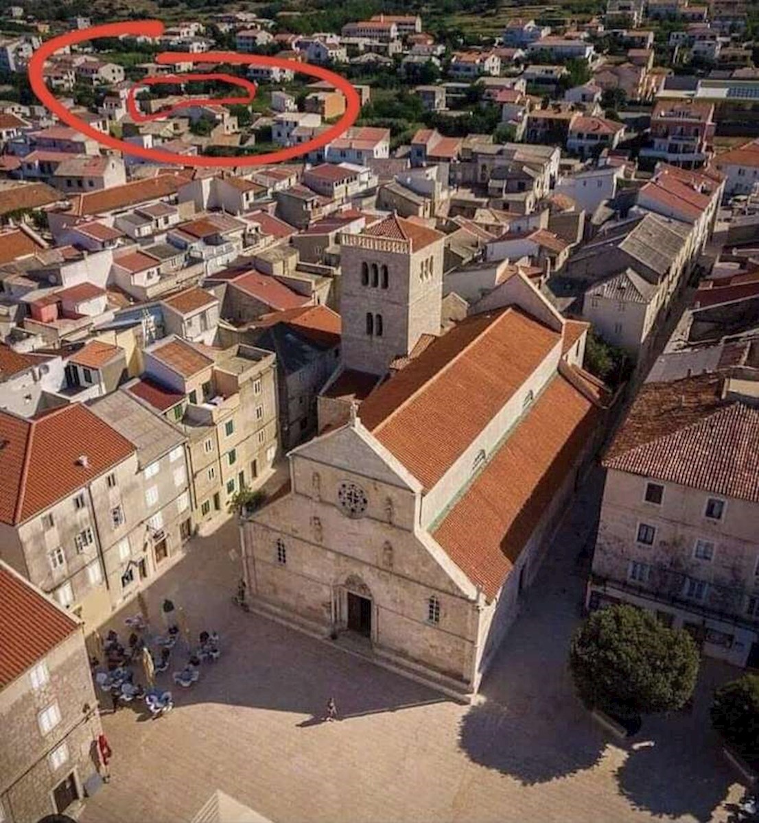 PAG - Hiša s tremi apartmaji 250 m od morja
