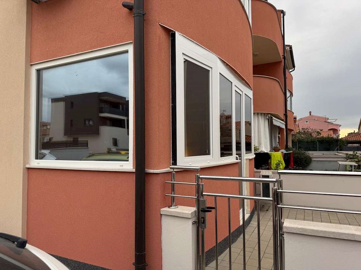 PULA - Štirisobno stanovanje v pritličju na odlični lokaciji