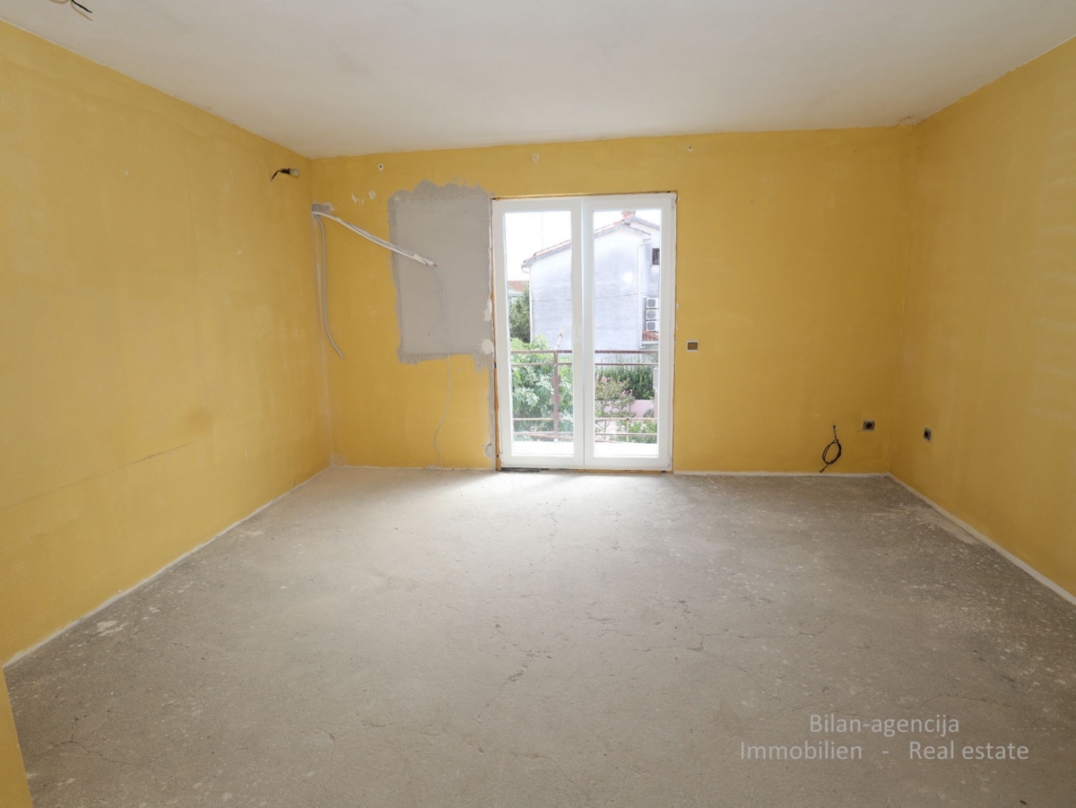 Vodice, Hiša s potencialom, 350 m od morja, 330.000 €