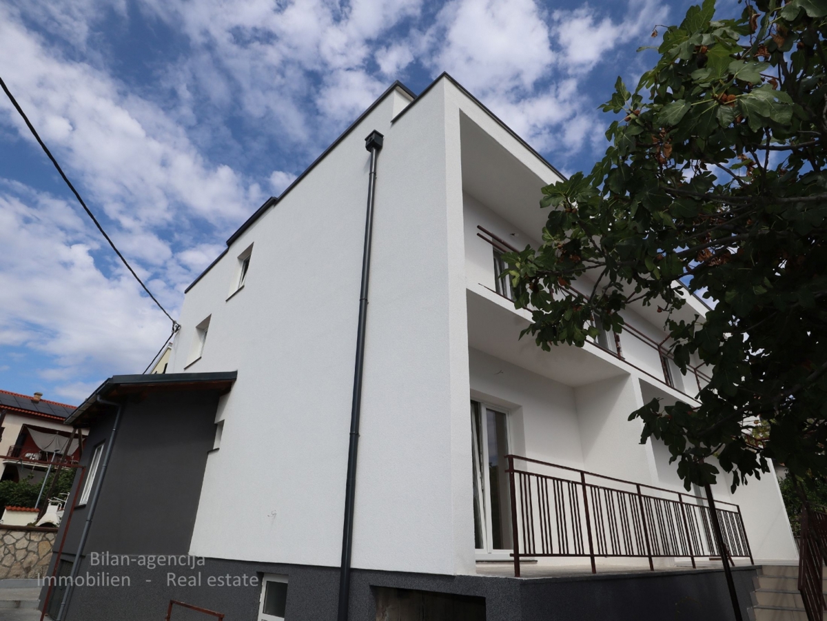 Vodice, Hiša s potencialom, 350 m od morja, 330.000 €