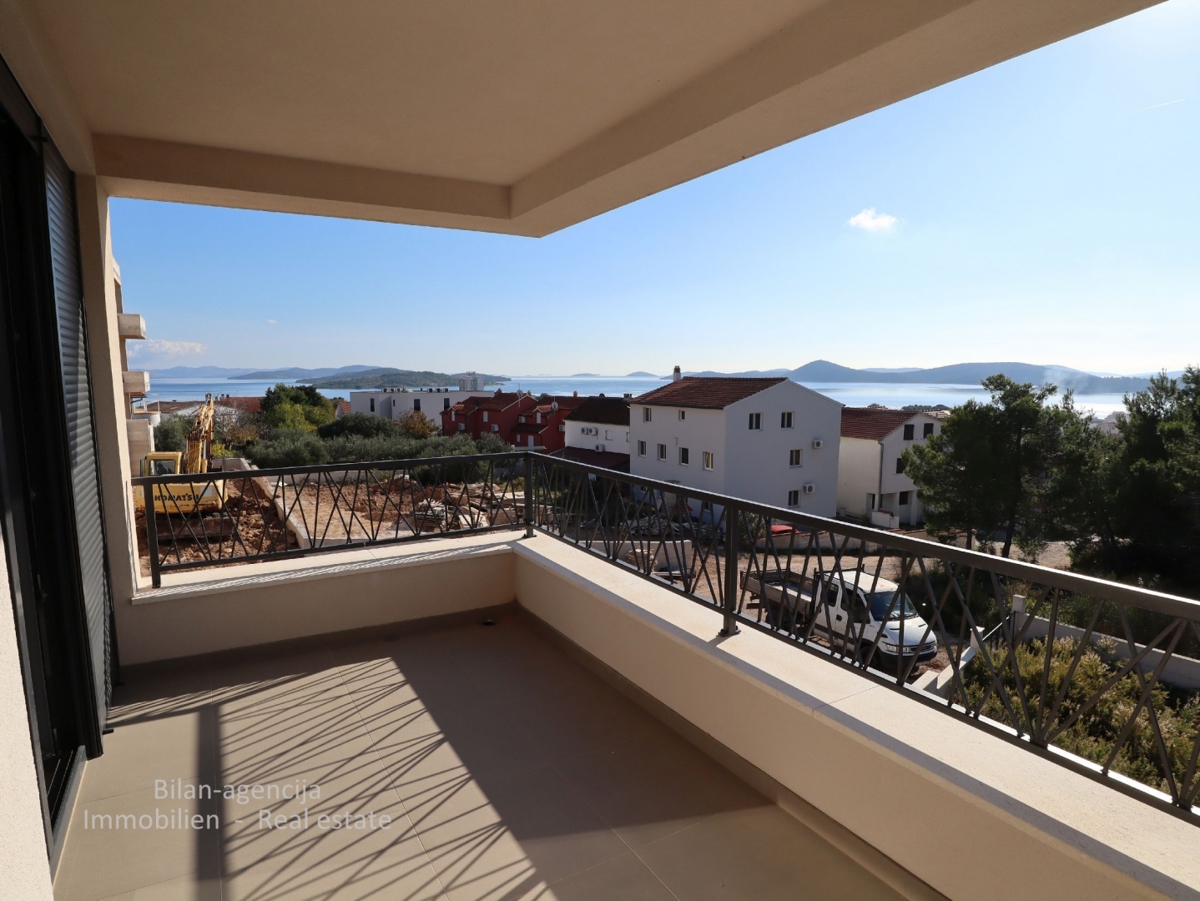 Luksuzna polovica dvojne kuće, Vodice