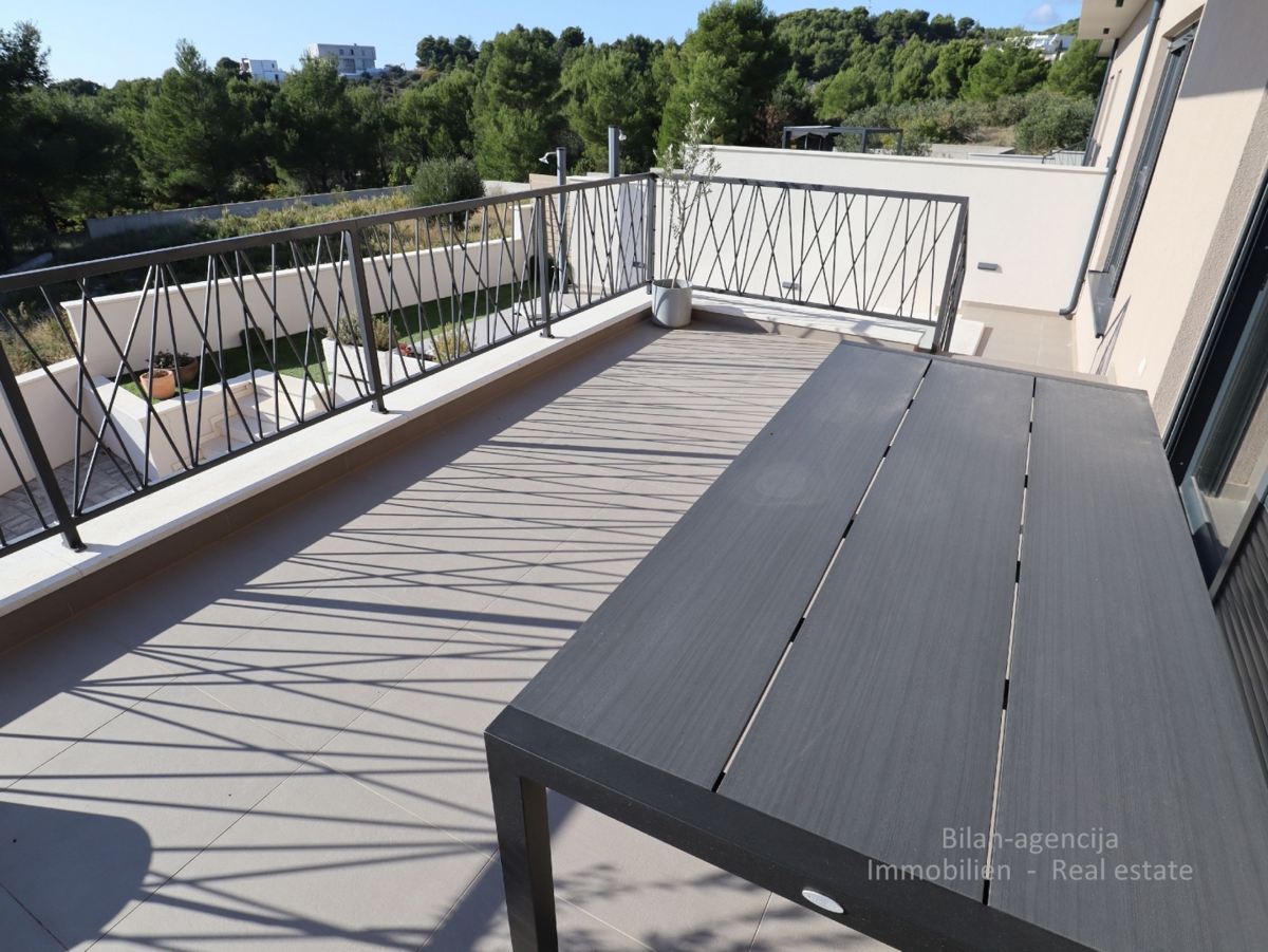 Luksuzna polovica dvojne kuće, Vodice