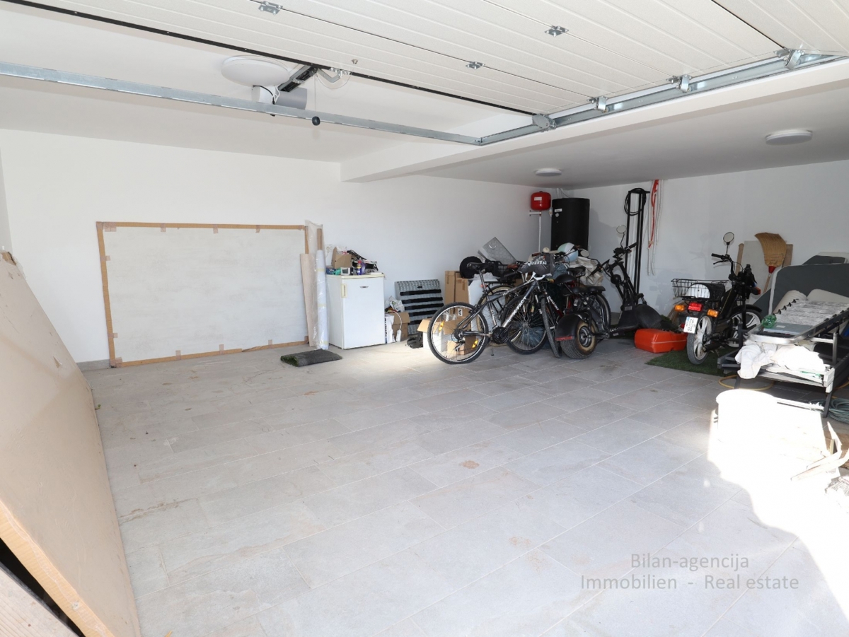 Luksuzna polovica dvojne kuće, Vodice