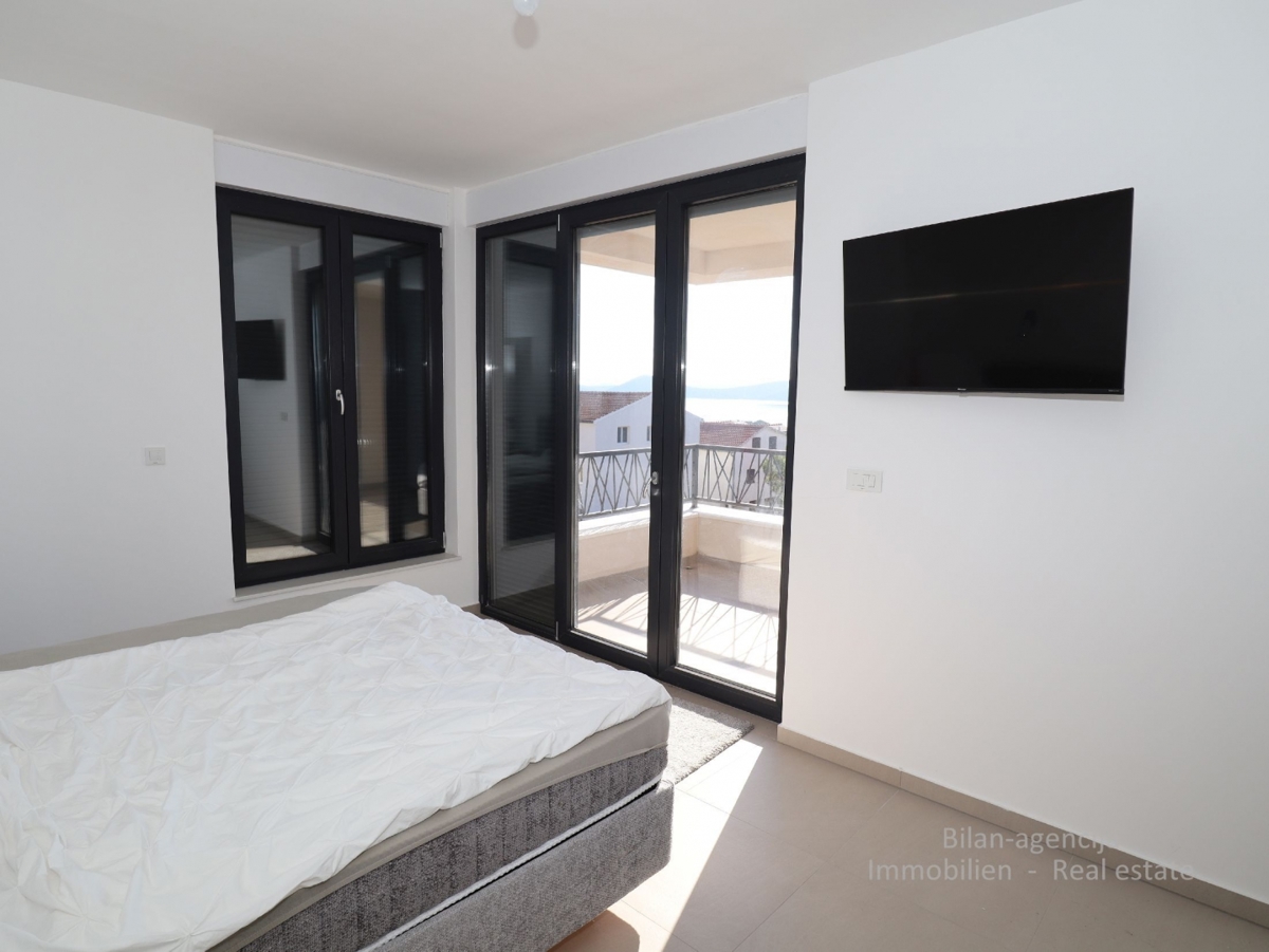 Luksuzna polovica dvojne kuće, Vodice