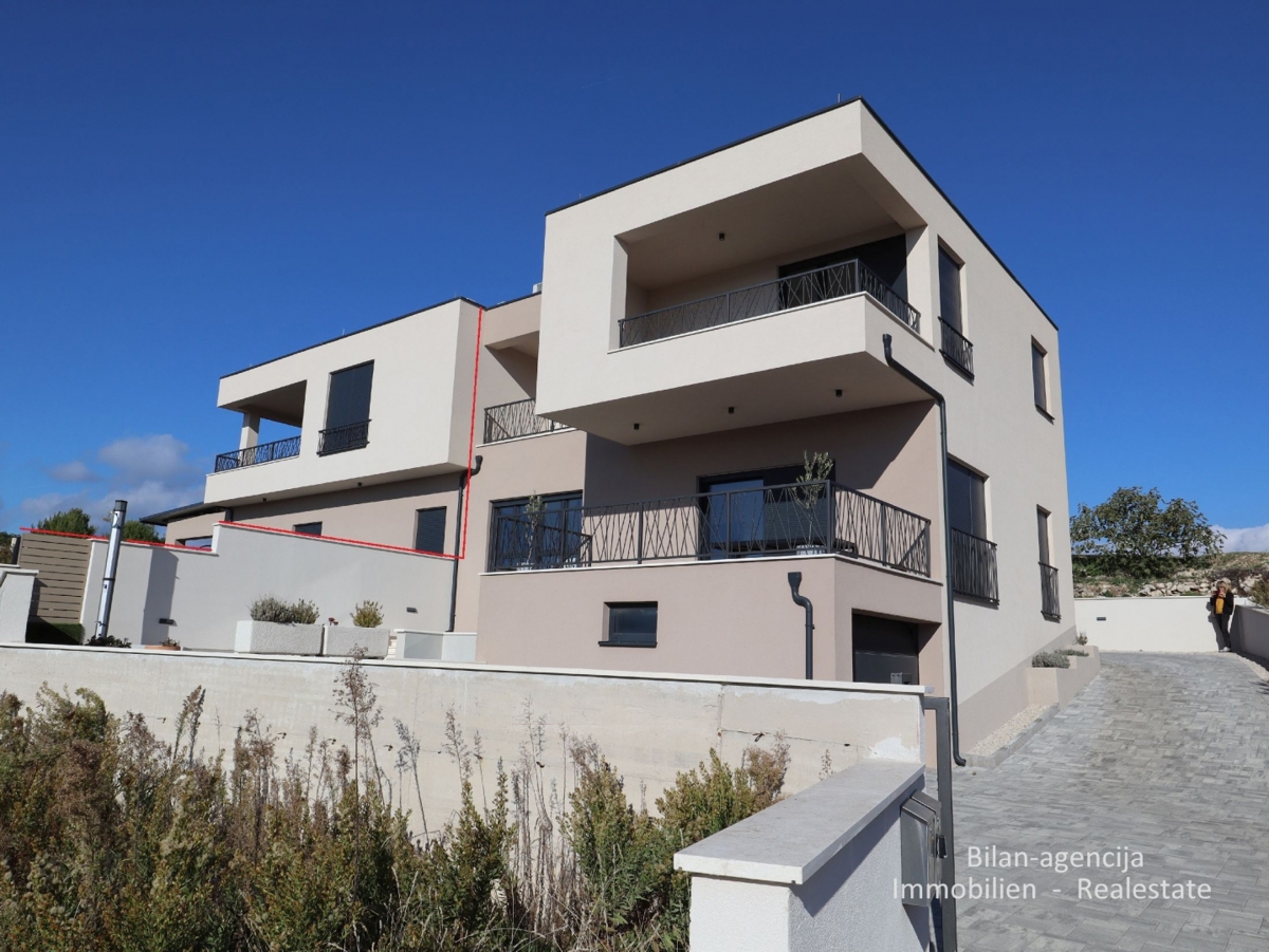 Luksuzna polovica dvojne kuće, Vodice