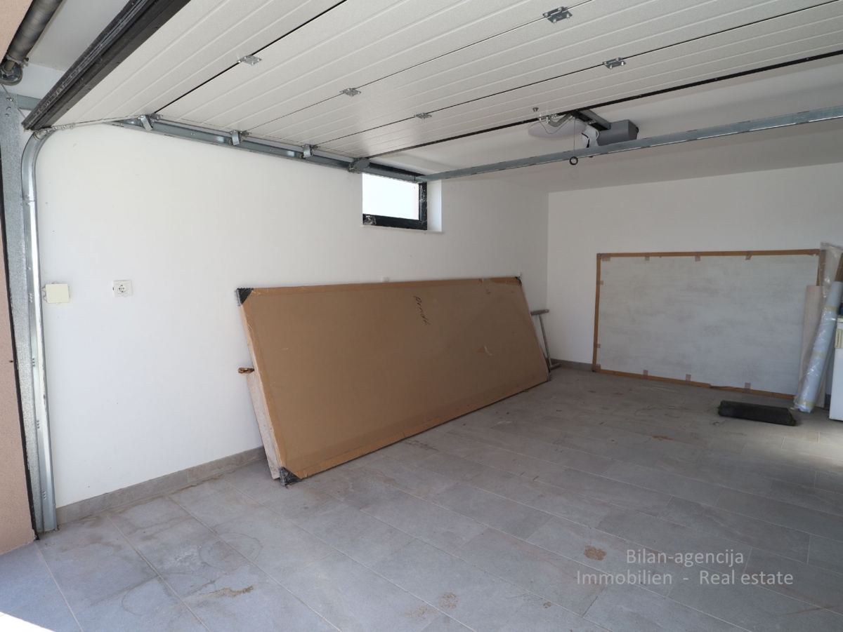 Luksuzna polovica dvojne kuće, Vodice