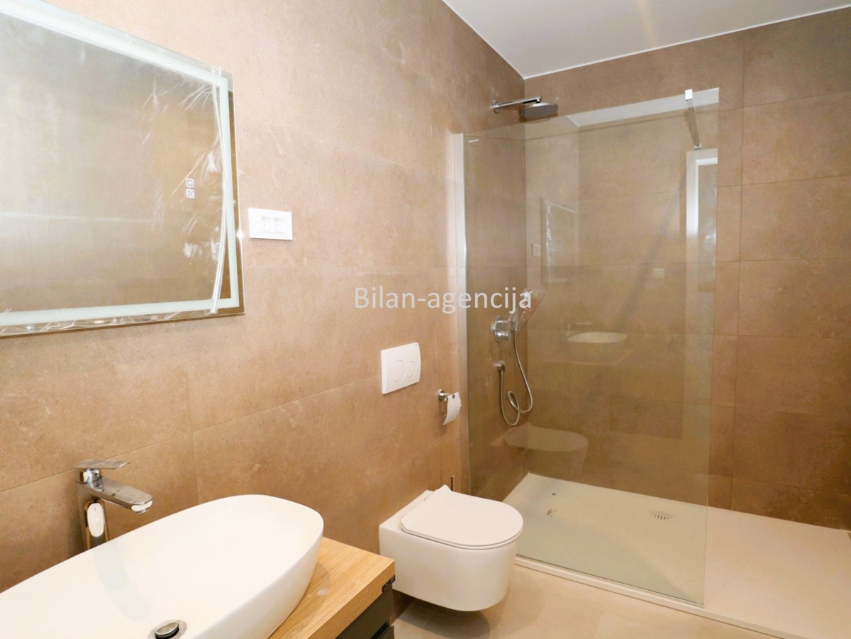 Apartma/Stanovanje Vodice, 138,83m2