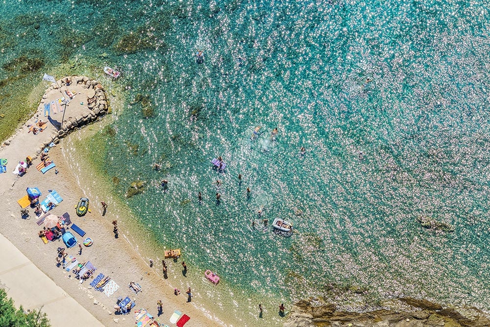 Vodice, zemljišče ob morju, 3200 m2, namembnost SR