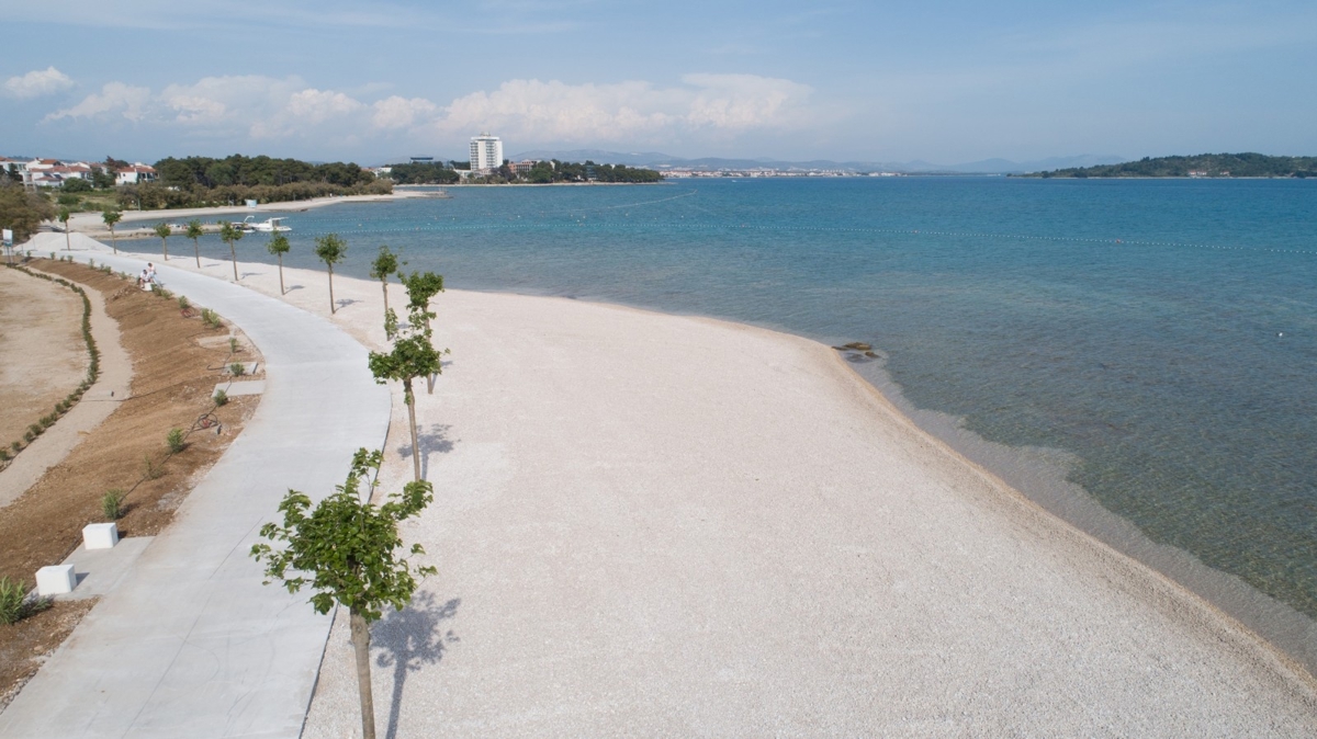 Vodice, zemljišče ob morju, 3200 m2, namembnost SR