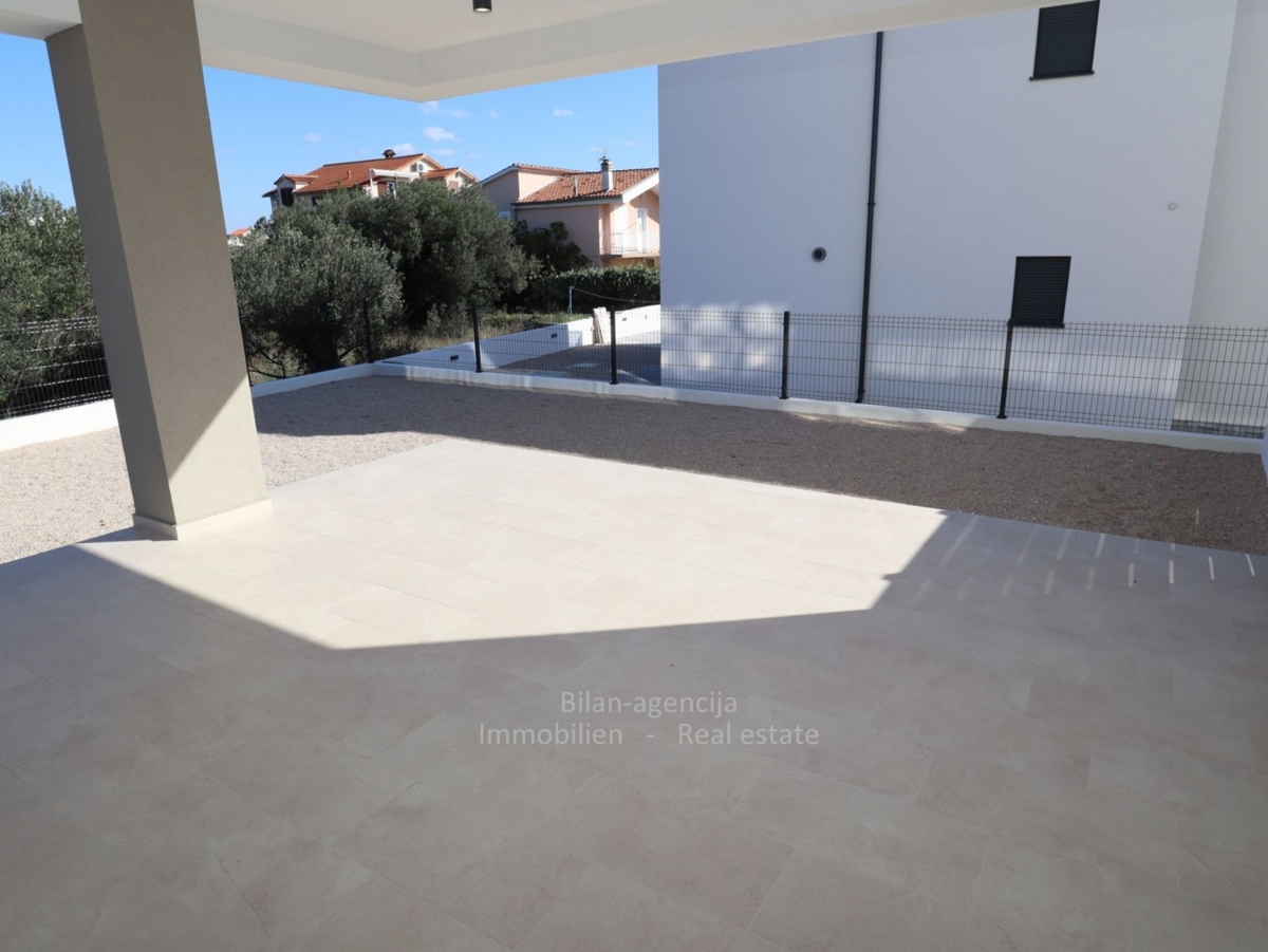 Apartma v pritličju, z vrtom, novogradnja, 223.617€ 