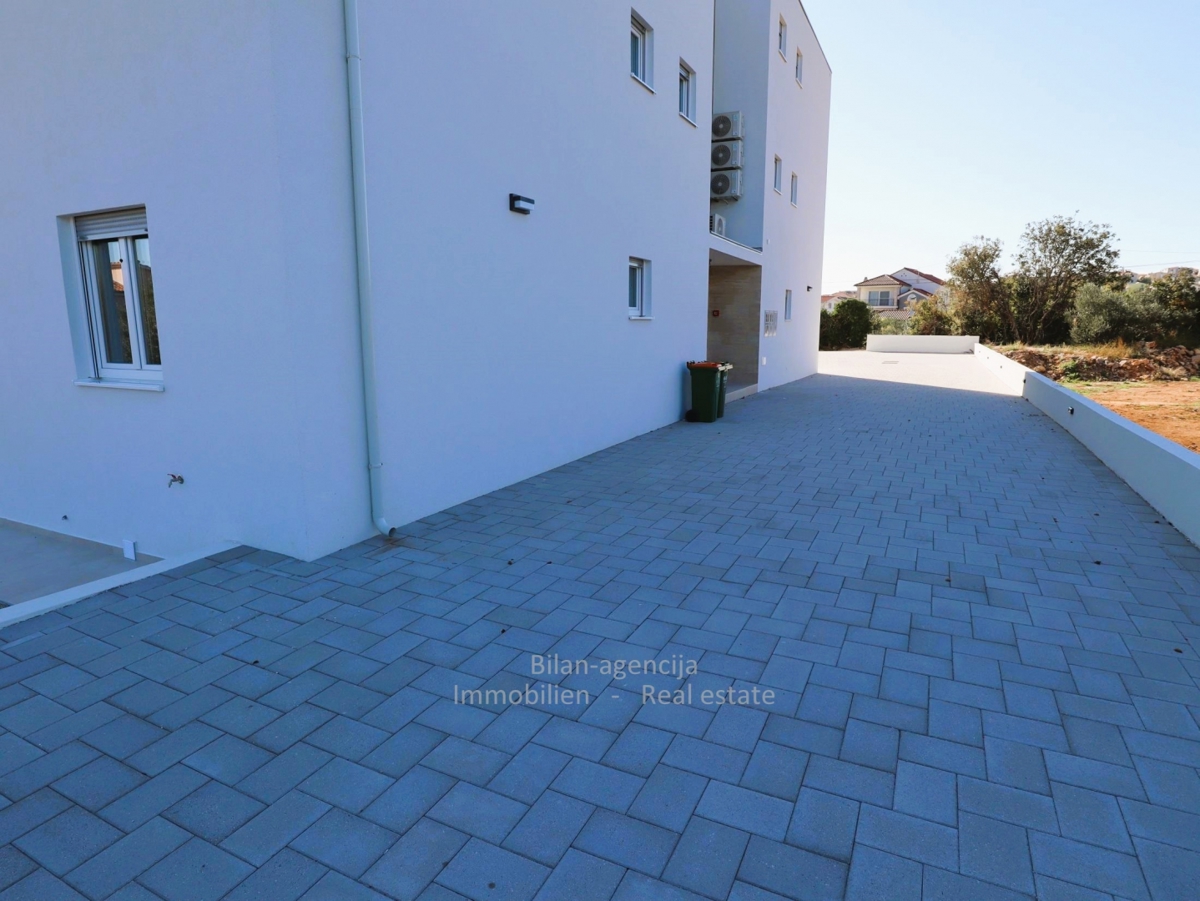 Apartma v pritličju, z vrtom, novogradnja, 223.617€ 