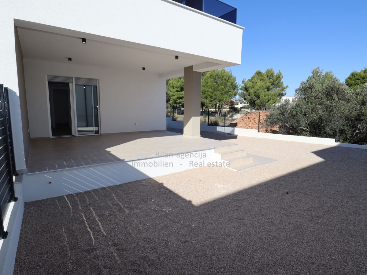 Apartma v pritličju, z vrtom, novogradnja, 223.617€ 