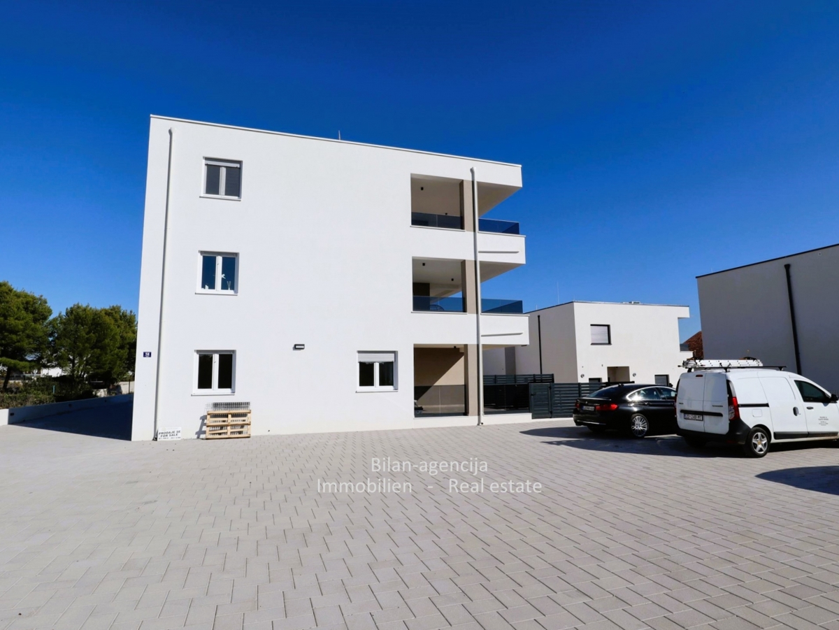 Apartma v pritličju, z vrtom, novogradnja, 223.617€ 