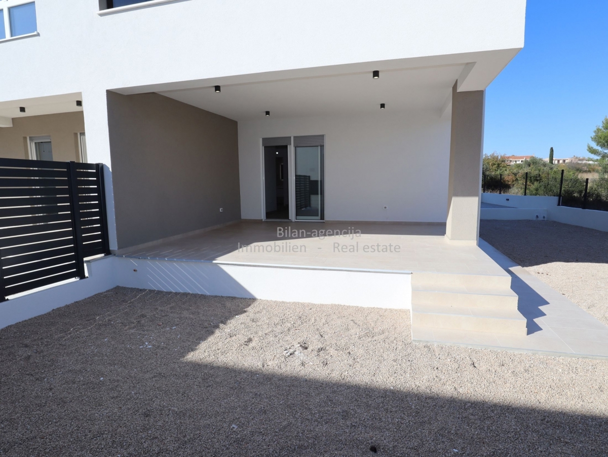 Apartma v pritličju, z vrtom, novogradnja, 223.617€ 