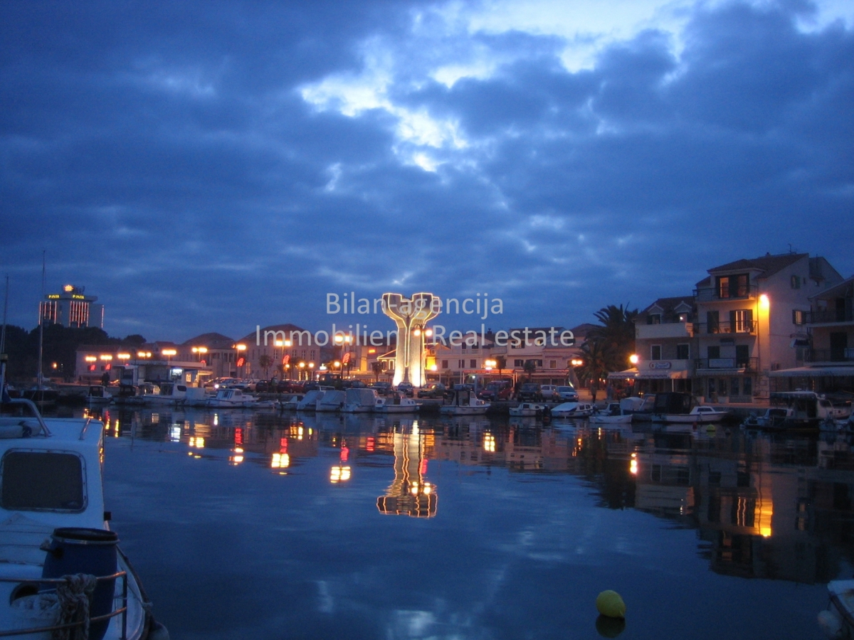 Gradbeno zemljišče z zelo lepim pogledom na morje