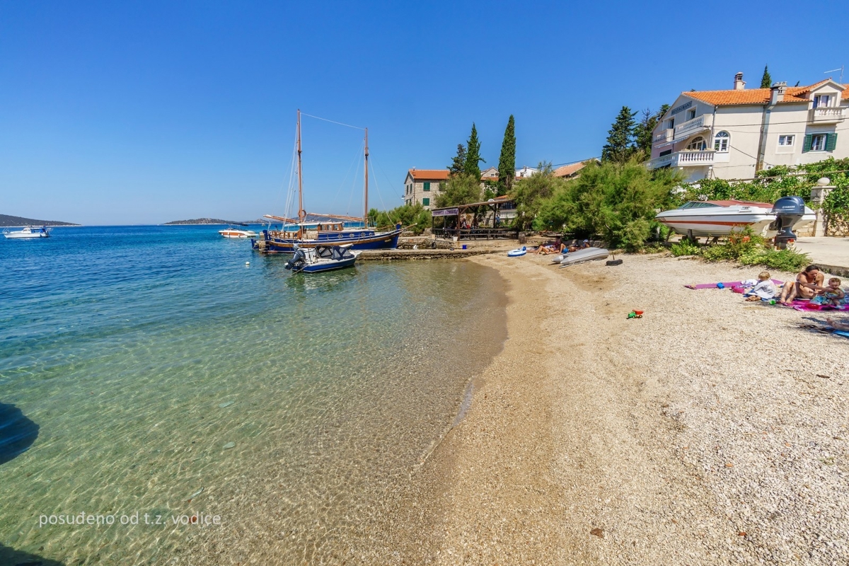 Zemljišče Prvić Šepurine, Vodice, 854m2