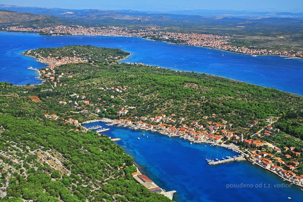 Zemljišče Prvić Šepurine, Vodice, 854m2