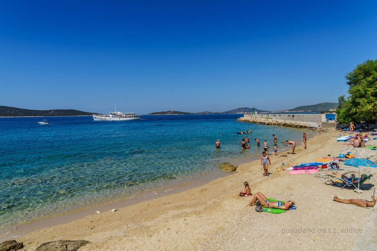 Zemljišče Prvić Šepurine, Vodice, 854m2