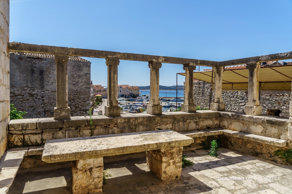 Zemljišče Prvić Šepurine, Vodice, 854m2
