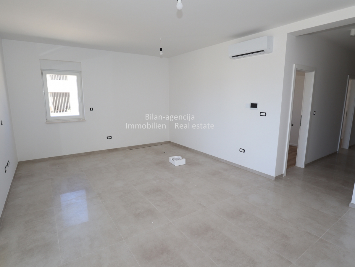 Vodice, prodaja apartma, le 350 m od morja, 91,73 m2.