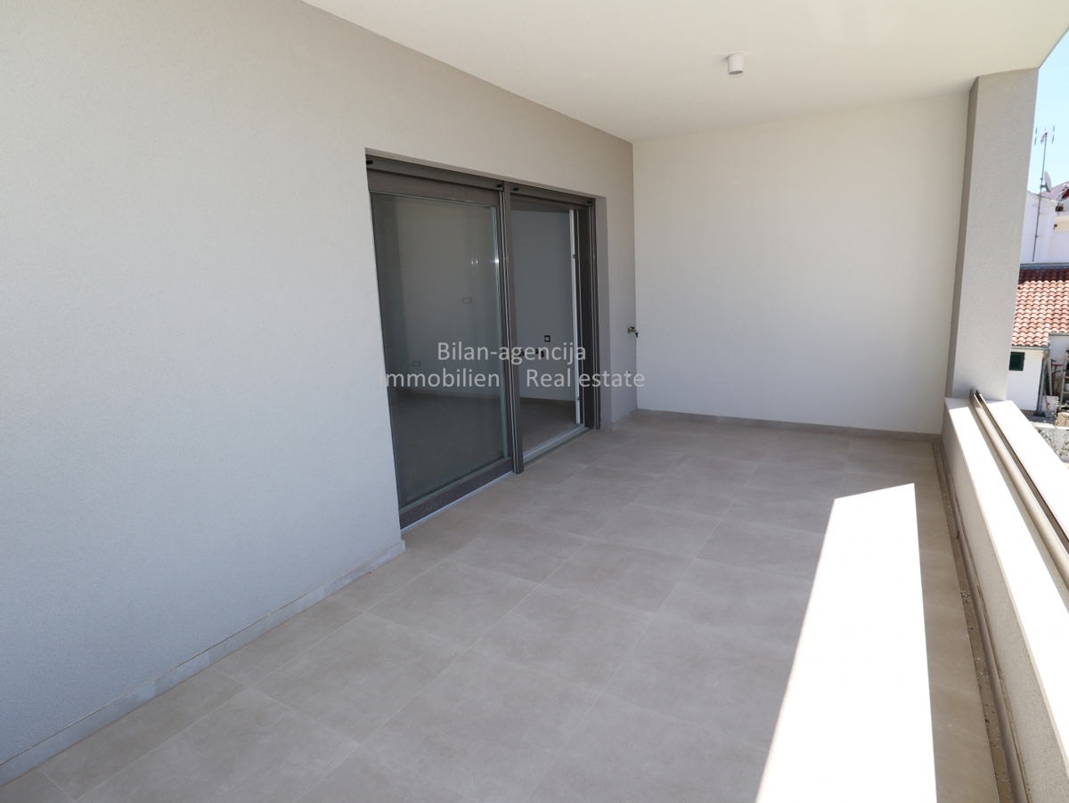 Vodice, prodaja apartma, le 350 m od morja, 91,73 m2.