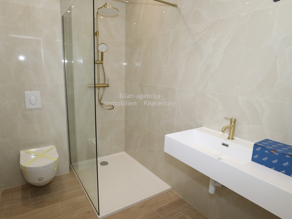 Vodice, prodaja apartma, le 350 m od morja, 91,73 m2.