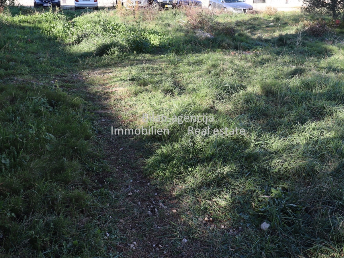 Vodice, širši center, odlično zazidljivo zemljišče 700 m2