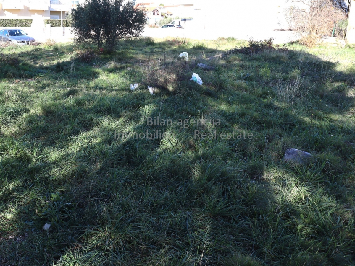 Vodice, širši center, odlično zazidljivo zemljišče 700 m2