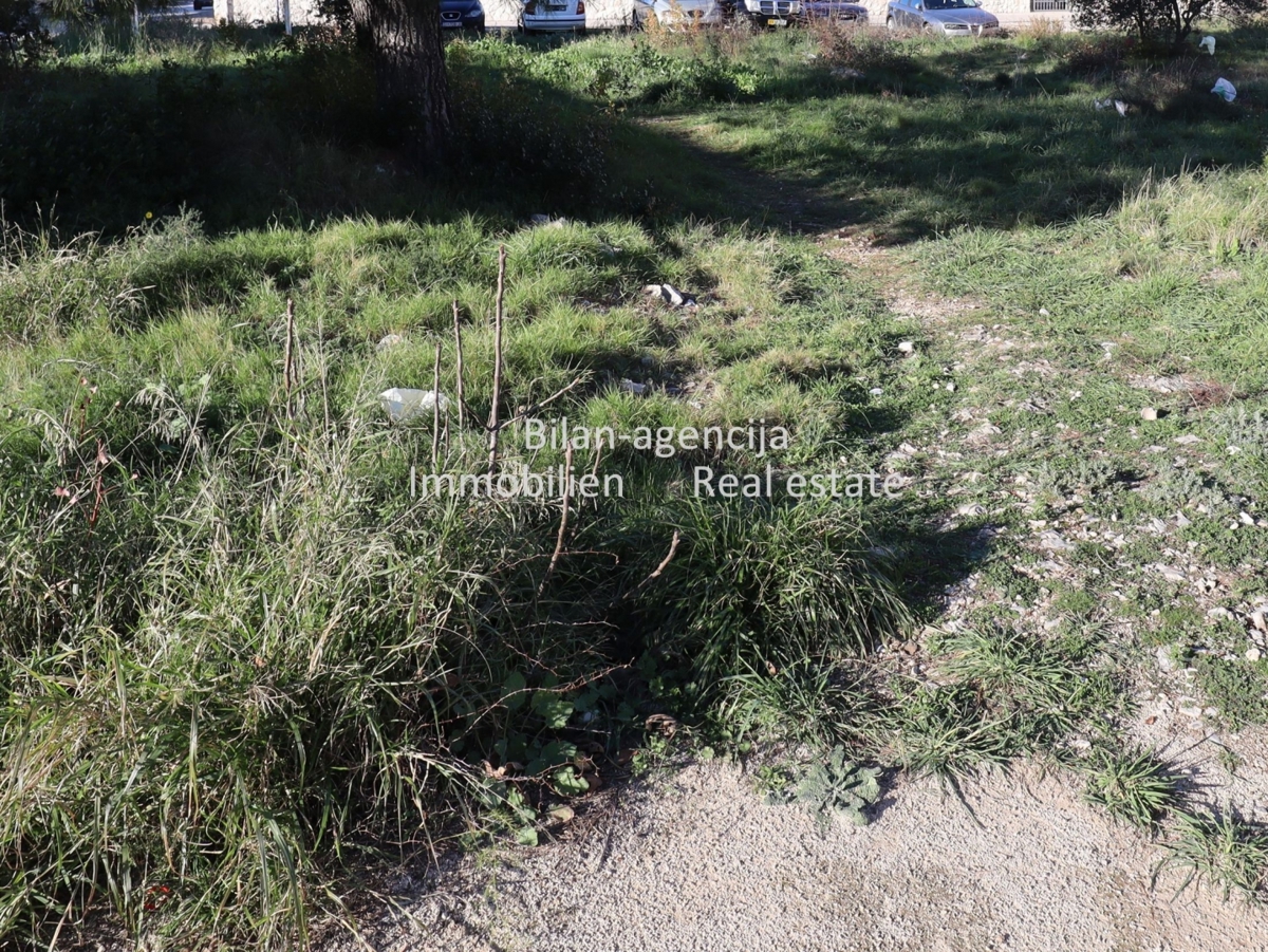 Vodice, širši center, odlično zazidljivo zemljišče 700 m2