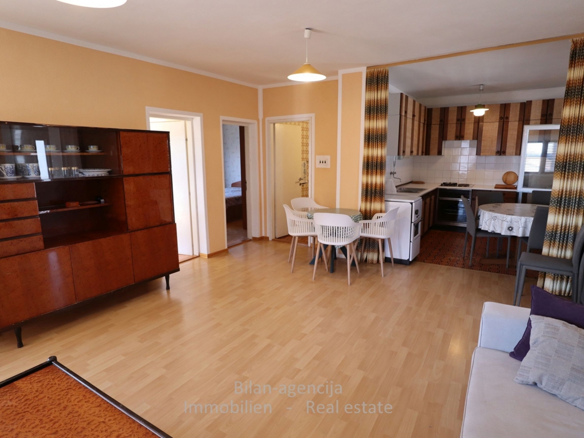 Hiša v Vodicah, 2 stanovanjski enoti, 495.000 €