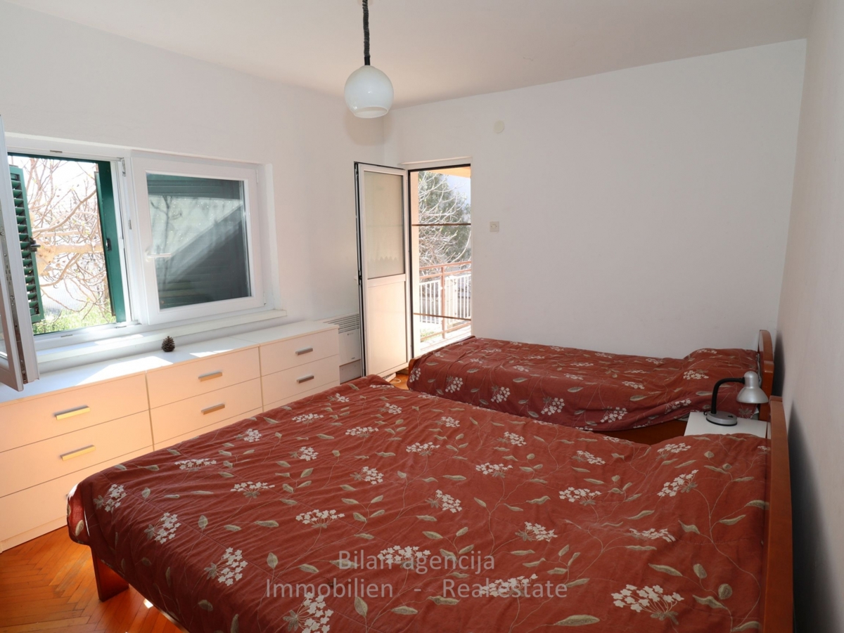 Hiša v Vodicah, 2 stanovanjski enoti, 495.000 €