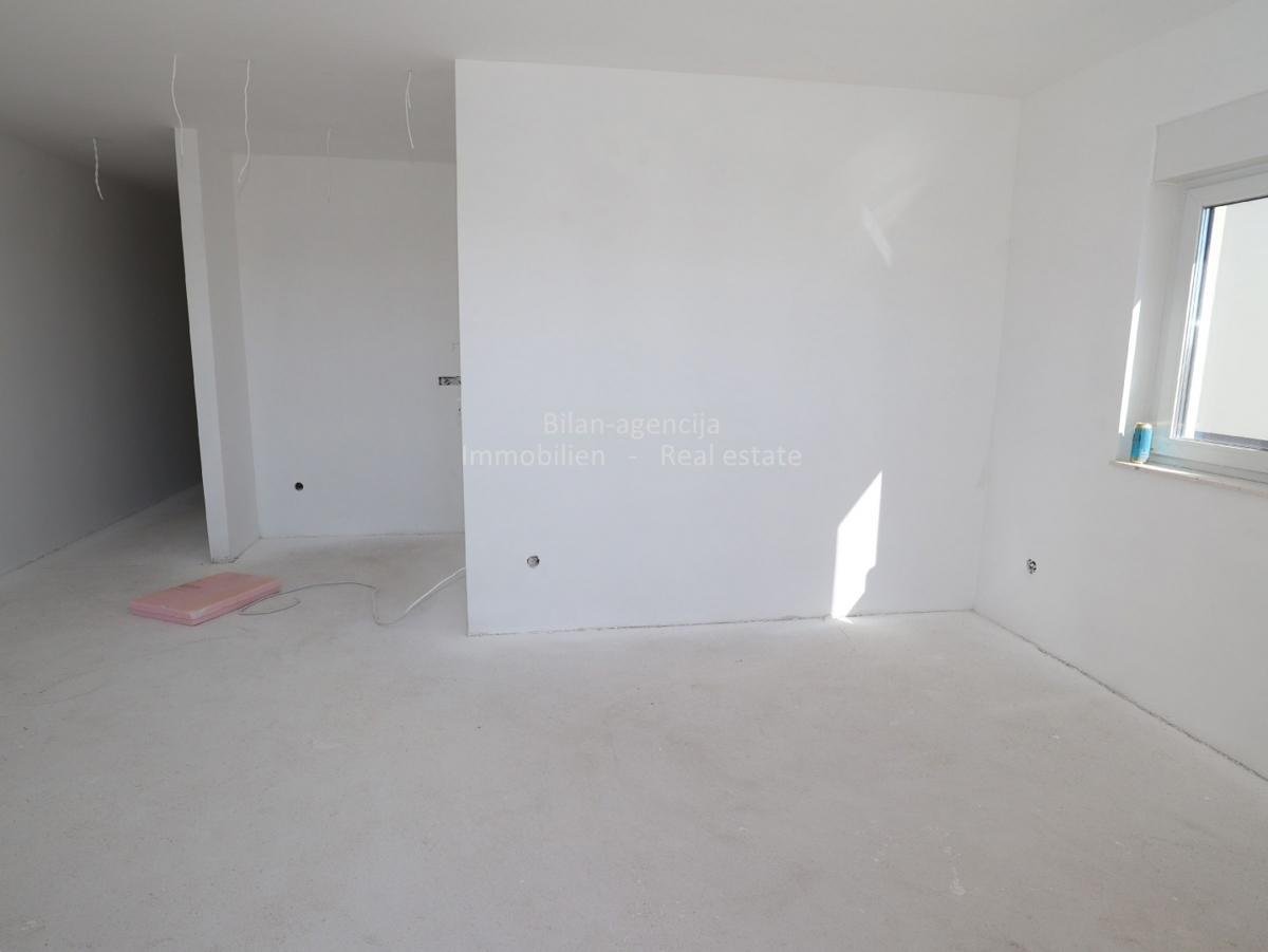 Novo stanovanje s pogledom na morje, strešna terasa