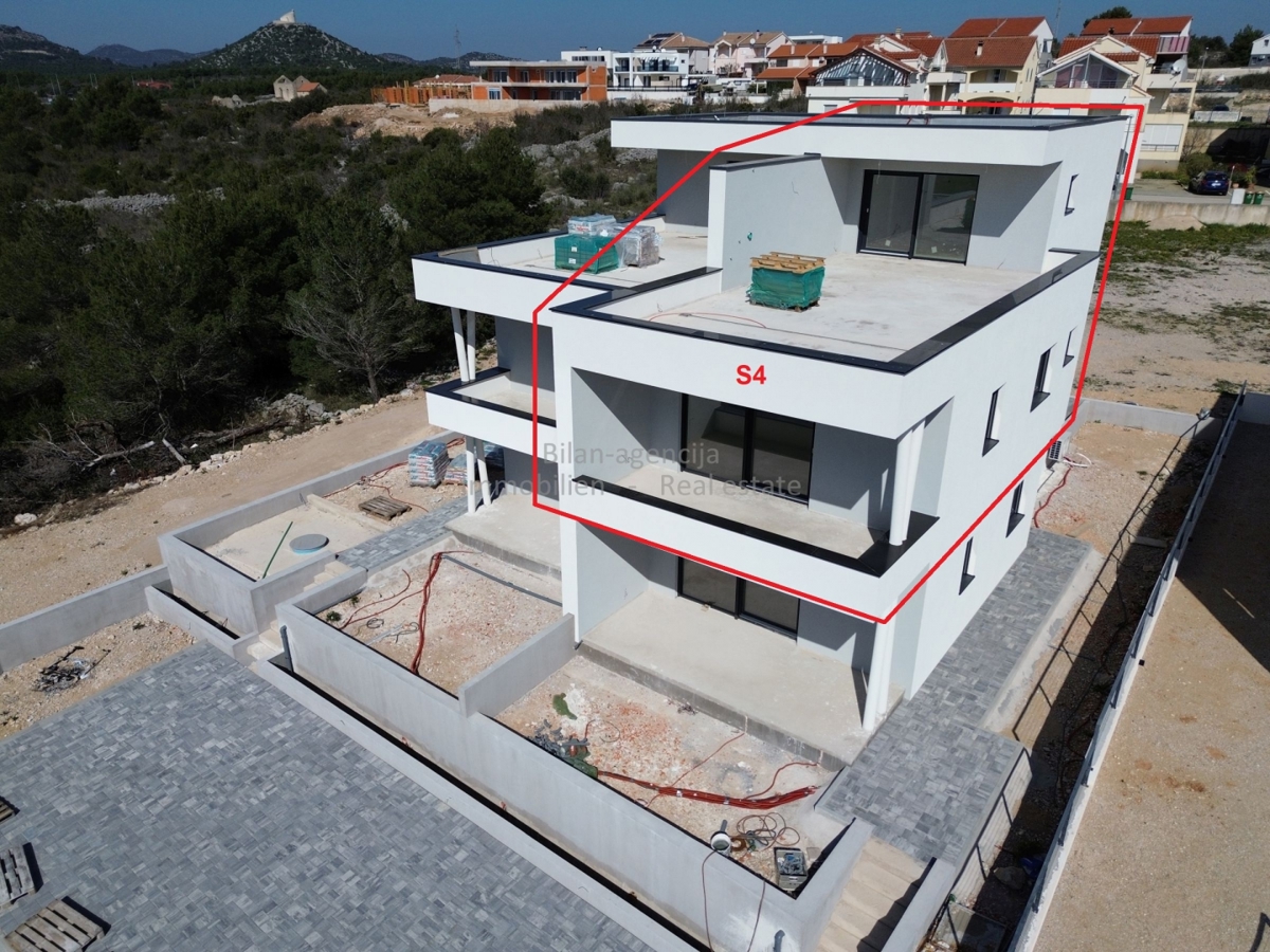 Novo stanovanje s pogledom na morje, strešna terasa