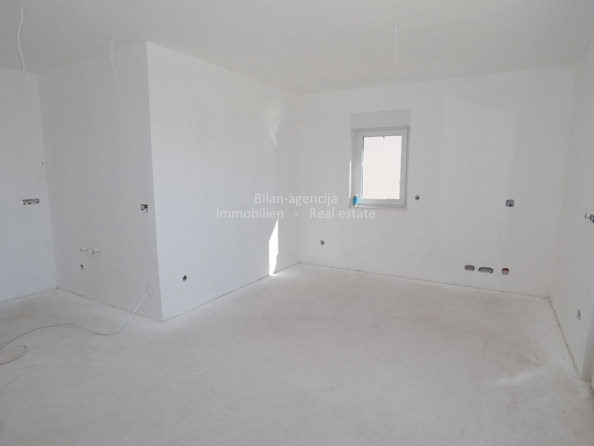 Novo stanovanje s pogledom na morje, strešna terasa