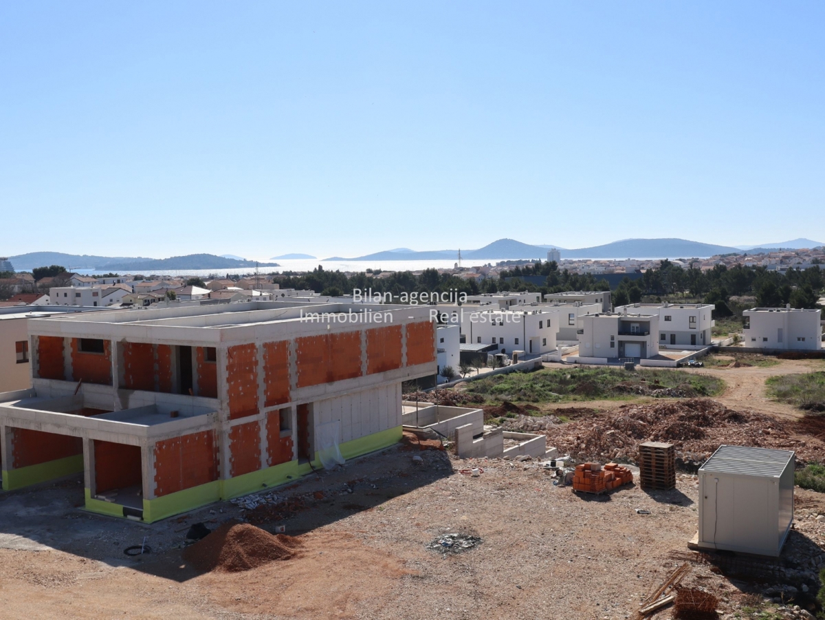 Novo stanovanje s pogledom na morje, strešna terasa