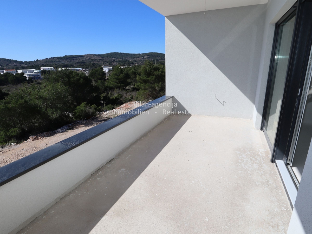 Novo stanovanje s pogledom na morje, strešna terasa