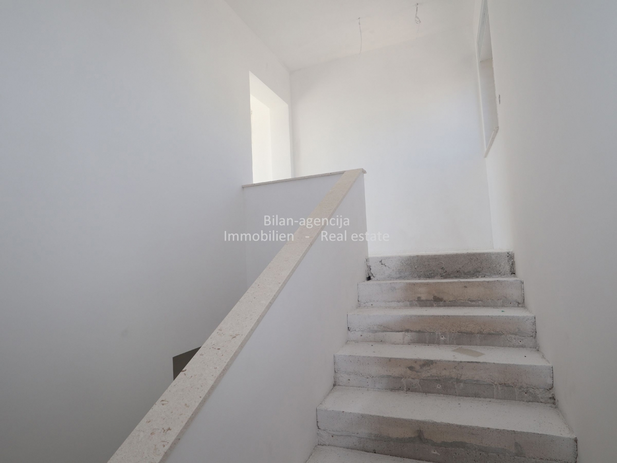 Novo stanovanje s pogledom na morje, strešna terasa