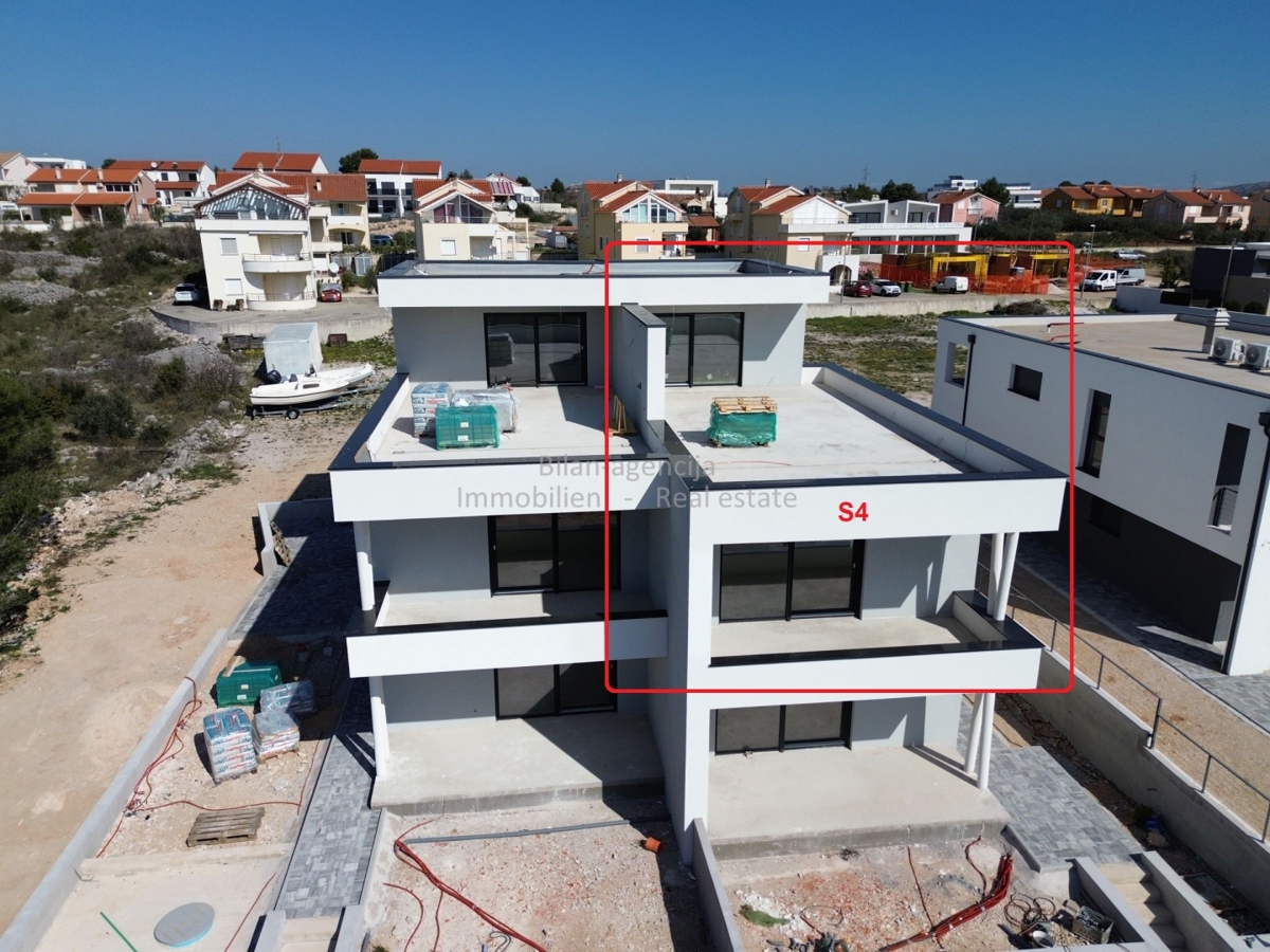 Novo stanovanje s pogledom na morje, strešna terasa