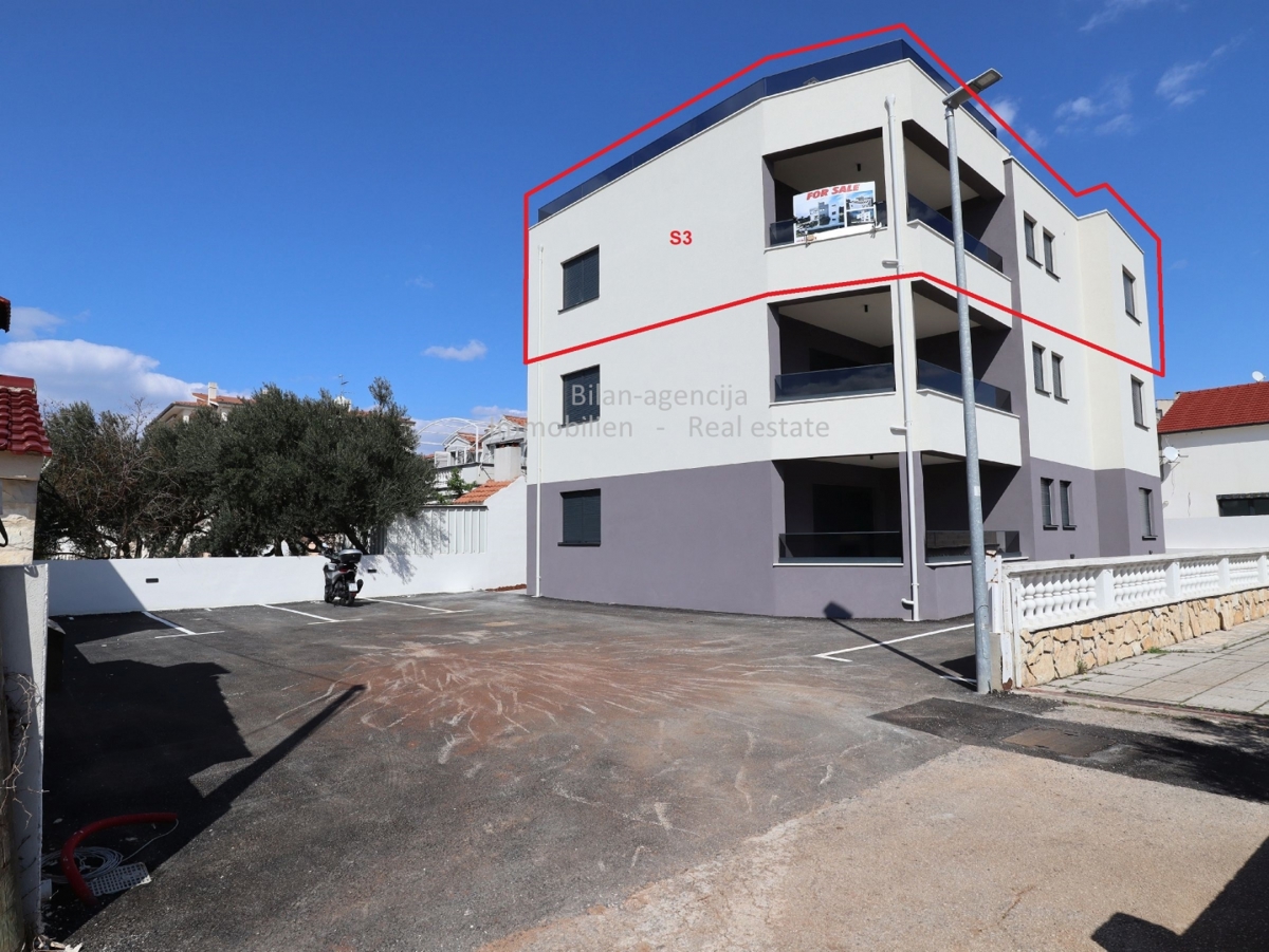 Vodice, 3-sobno stanovanje, strešna terasa