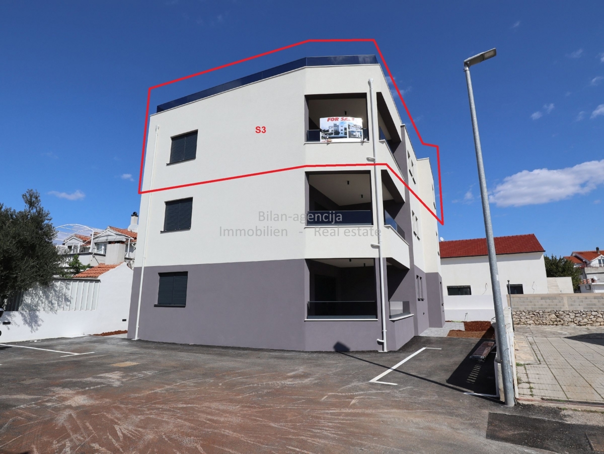 Vodice, 3-sobno stanovanje, strešna terasa