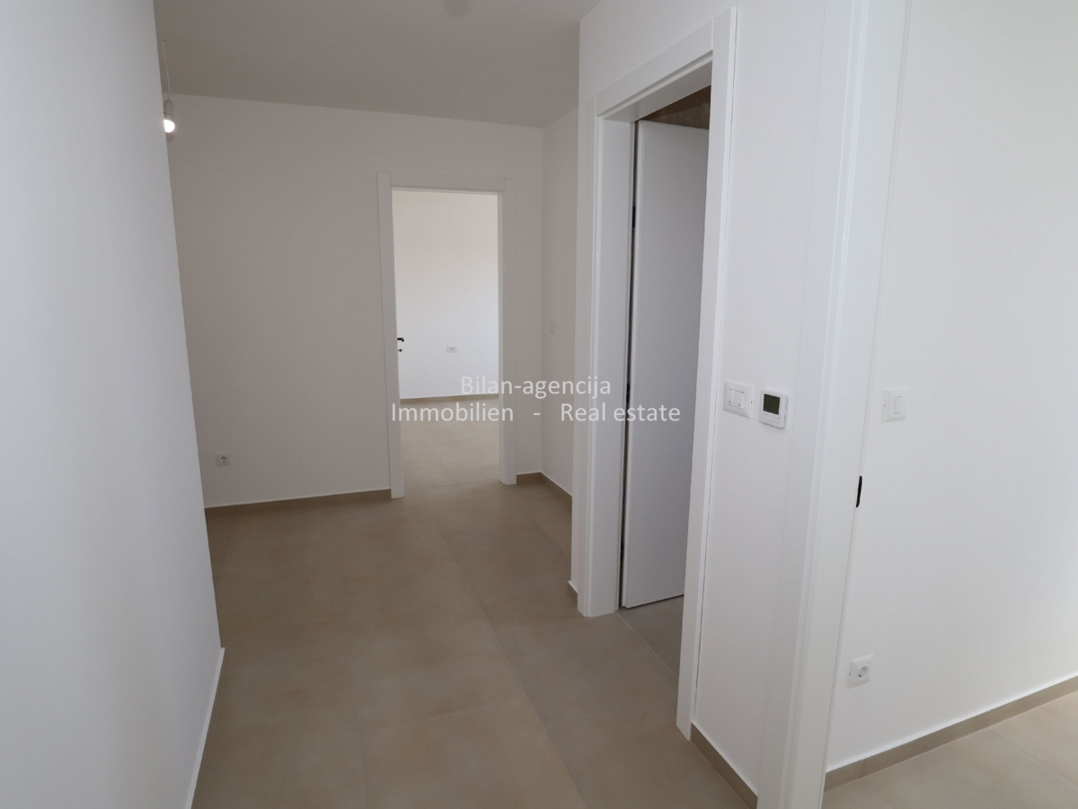 Vodice, 3-sobno stanovanje, strešna terasa