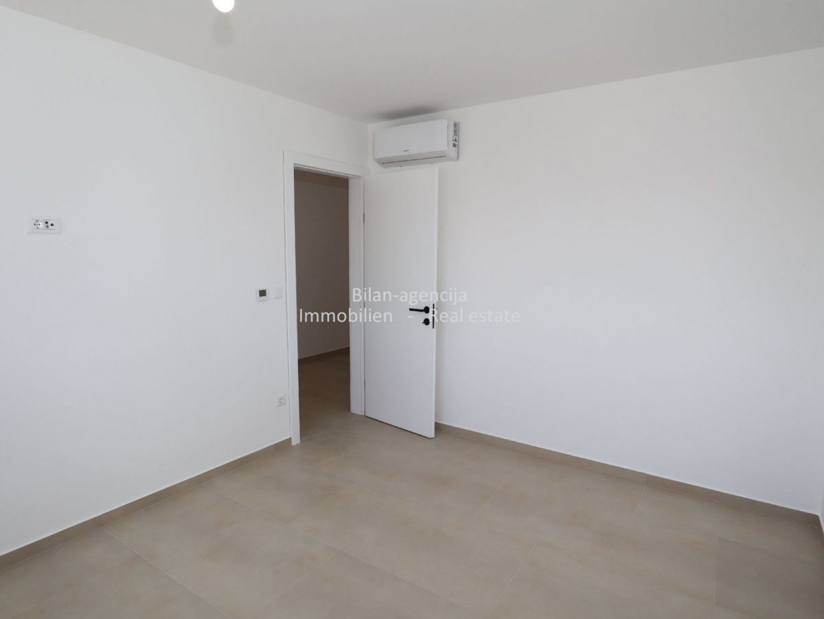 Vodice, 3-sobno stanovanje, strešna terasa