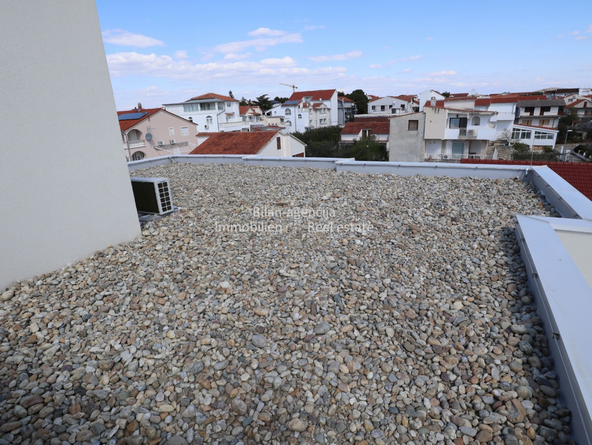 Vodice, 3-sobno stanovanje, strešna terasa