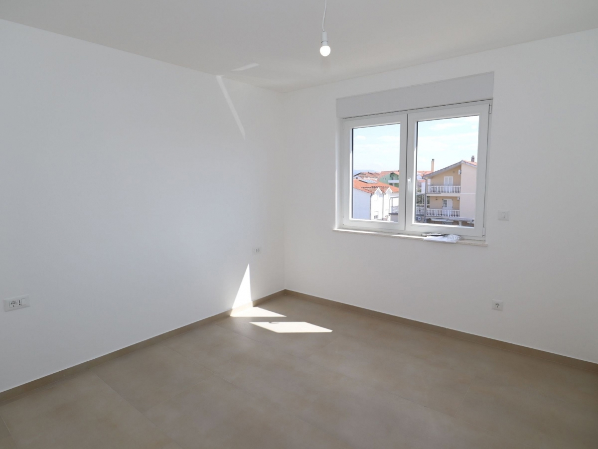 Vodice, 3-sobno stanovanje, strešna terasa